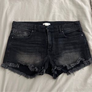 H&M HIGH WAISTED SHORTS WORN ONCE SIZE 8 BLACK DENIM